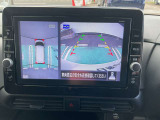 上から丸見えアラウンドビュー!車を真上から見下ろした様な映像を映し出すアラウンドビューモニター。これで車庫入れもラクラク。