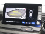 バックをするとき自動でリアの様子が映る『リアカメラ』付き! ナビ画面で確認しながらバックができますから安心ですね。でも、目視も大切ですよ!安全第一でお願いします!