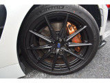 18インチアルミホイールを搭載!運動性能に優れたBRZあから、足回りもしっかりしています。また、ブレーキはブレンボ製を採用!強力なストッピングパワーを体感できます。