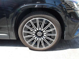 アルミホイールは純正ですが、インチアップしてのアクセサリーとなり。標準ではない為、アルミホイールは認定中古車の保証対象外となります。