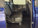 2列目シートは頭上や足元が広々としていますので、ドライブ中も快適にお過ごしいただけます☆