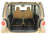 後席を格納すると大きなスペースが出来るので大きな荷物も積み込めます!