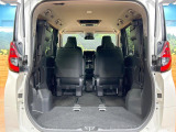 普段のお買い物や通勤、送迎等に十分な荷室スペースを確保しております。セカンドシートを倒すと、大きな荷物の積載も可能です♪