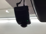 昨今必須のアイテム、ドライブレコーダ付き!万が一の際の映像を証拠として残せます。おひとりで運転している時でも安心ですね☆内蔵のカードを取り出せばパソコンでも映像が確認できます。