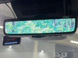 【デジタルインナーミラー】後席の大きな荷物や同乗者で後方が確認しづらい時でも安心!カメラが撮影した車両後方の映像をルームミラー内に表示。クリアな視界で状況の確認が可能です!