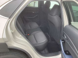 後部座席もスペース広々です。ロングドライブも快適にお楽しみいただけます!室内気になるにおいもありません♪