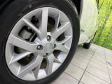 【純正15インチアルミホイール】外観にマッチした純正アルミホイールを装着しております。各種社外アルミホイールや、スタッドレスタイヤも取扱いしております。是非ご相談ください♪