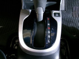 扱いやすい位置に配置されたフロアオートマチックです☆CVTを採用で滑らかでスムーズな走りが楽しめますよ♪