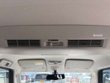 後部座席でもエアコンの風量や風向きを調整していただけます!エアコンを使わないときでも、送風することによって、後席でも心地よく過ごすことができます。