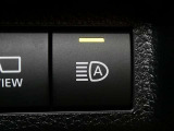 【オートマチックハイビームヘッドライト】ハイビーム走行時に対向車や前走車をカメラで認識して自動的にロービームにする機能が装備されています。※道路環境などによっては作動しない場合があります。