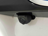 ナビゲーション等を装着した場合にバックするとき後方の安全確認ができるバックカメラが付いてます