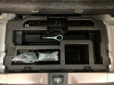 ラゲッジスペース下にはパンク修理キットやジャッキが収まっています!空きスペースはお好きなものを収納できますよ♪