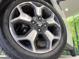 【純正15インチアルミホイール】外観にマッチした純正アルミホイールを装着しております。各種社外アルミホイールや、スタッドレスタイヤも取扱いしております。是非ご相談ください♪