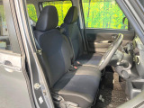 運転席シート廻りは使用感も少なく、良好な状態となっています。前オーナー様が丁寧に使っていたことがよくわかりますね。