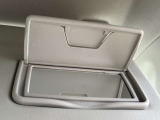 バニティミラーで、お化粧直しやコンタクトレンズがずれた時、もしも運転中にゴミが入ってしまった場合でも安心ですね♪