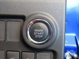 スマートキー装備車なので、キーを取り出さなくてもエンジン始動が可能です。