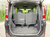 普段のお買い物や通勤、送迎等に十分な荷室スペースを確保しております。セカンドシートを倒すと、大きな荷物の積載も可能です♪