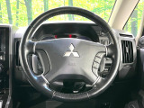 【純正革巻きステアリング】上質な革を使用することで、手にしっかり馴染みとても運転しやすいハンドルです♪