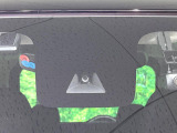 【エマージェンシーブレーキ】走行中に前方の車両等を認識し、衝突しそうな時は警報とブレーキで衝突回避と被害軽減をアシスト。より安全にドライブをお楽しみいただけます。