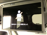 14インチ画面の後席モニター付きです。ロングドライブもお子様を飽きさせません!
