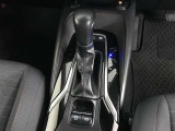 電動パーキングブレーキを搭載。スイッチ操作でパーキングブレーキを作動・解除することが可能ですので、操作の力が不要ですよ♪
