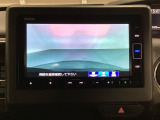 ギヤをR(バック)に入れるとナビの画面に後ろの映像が映るリアカメラ付です。後退時、コンディションが悪い視界でもカラーバックモニターがドライバーをサポートします。