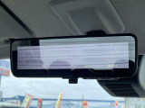 【デジタルルームミラー】車両後部のカメラを利用し、後方の状況を映像で確認出来ます!