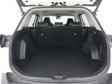 ☆トランクスペースも広く、とっても便利です。バーベキューや釣り、さらにゴルフやボードにも!アクティブに動かれるお客様の強い味方です。後部座席を前方に倒せば広〜いフラットスペースになります!