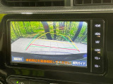 【バックカメラ】駐車時に後方がリアルタイム映像で確認できます。大型商業施設や立体駐車場での駐車時や、夜間のバック時に大活躍!運転スキルに関わらず、今や必須となった装備のひとつです!