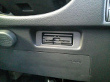 運転席から手の届く位置に ETC2.0付いております。高速道路の料金所もスムーズに通過できますよ♪