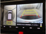 パノラミックビューモニター付きです。車両を上から見たような映像をディスプレイオーディオ画面に表示。運転席からの目視だけでは見にくい、車両周辺の状況をリアルタイムでしっかり確認できます。