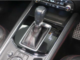 握りやすいシフトレバーに操作しやすいボタン配置です♪