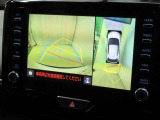 パノラミックビューモニター付きです。車両を上から見たような映像をディスプレイオーディオ画面に表示。運転席からの目視だけでは見にくい、車両周辺の状況をリアルタイムでしっかり確認できます。