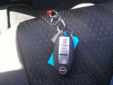★キーフリーシステム★リモコンキーを携帯していればキーをポケットなどから出さなくてもドアの施錠・解錠およびエンジン始動が出来ます!