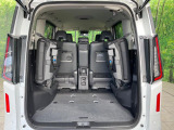 普段のお買い物や通勤、送迎等に十分な荷室スペースを確保しております。セカンドシートを倒すと、大きな荷物の積載も可能です♪