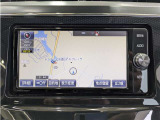 純正ナビを装備。タッチパネル式で使いやすく、お出かけもラクラクです。
