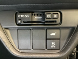 ハンドルの右側にHondaセンシング用のVSA解除スイッチとパワーテールゲートスイッチがついています。その上にはETC2.0がついています。高速道路の料金所の通過も楽々です!