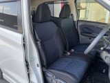 運転席もゆったりとお座り頂けます。