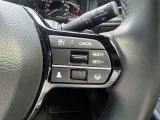 Hondaセンシングの機能のひとつ、アダプティブクルーズコントロール付!アクセルから足を離しても設定したスピードと前車との車間を保ち走行してくれます!車線維持もアシスト☆高速道路で疲労軽減ですね☆