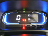 とっても見やすいメーターです。夜間時はラグジュアリーな気分にさせてくれる照明が魅力ですので、夜のドライブも楽しみになりますよ♪
