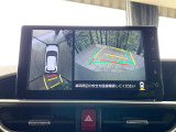 【パノラミックビューモニター】専用のカメラにより、上から見下ろしたような視点で360度クルマの周囲を確認することができます☆死角部分も確認しやすく、狭い場所での切り返しや駐車もスムーズに行えます。