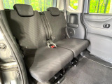 後部座席も気になるようなキズ・汚れやへたり等、大きなダメージはなく、良好な状態です。