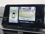 【全周囲カメラ】車両周囲の障害物の位置をモニターでチェックすることができます☆運転中や駐車時などの周囲の安全をサポートしてくれます☆
