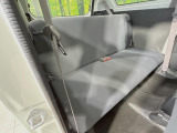 後部座席も気になるようなキズ・汚れやへたり等、大きなダメージはなく、良好な状態です。