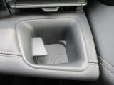 運転席で使用できるドリンクホルダーです。