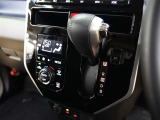 CVT(無段変速)のオートマチックです。インパネシフトがとても使い易く足元がスッキリするので、空間が広く使えますね♪