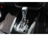 扱いやすい位置に配置されたフロアオートマチックです☆CVTを採用で滑らかでスムーズな走りが楽しめますよ♪