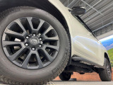 【純正18インチアルミホイール】外観にマッチした純正アルミホイールを装着しております。各種社外アルミホイールや、スタッドレスタイヤも取扱いしております。是非ご相談ください♪
