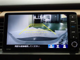 バックも安心のリアカメラ付いています。リアカメラがあると、いつでも安全にバックできますね。死角も減ります。3ビュー切り替え、ガイド線表示なので便利です。