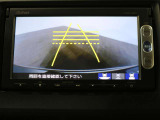 リアカメラ付きで後退時も安心です。